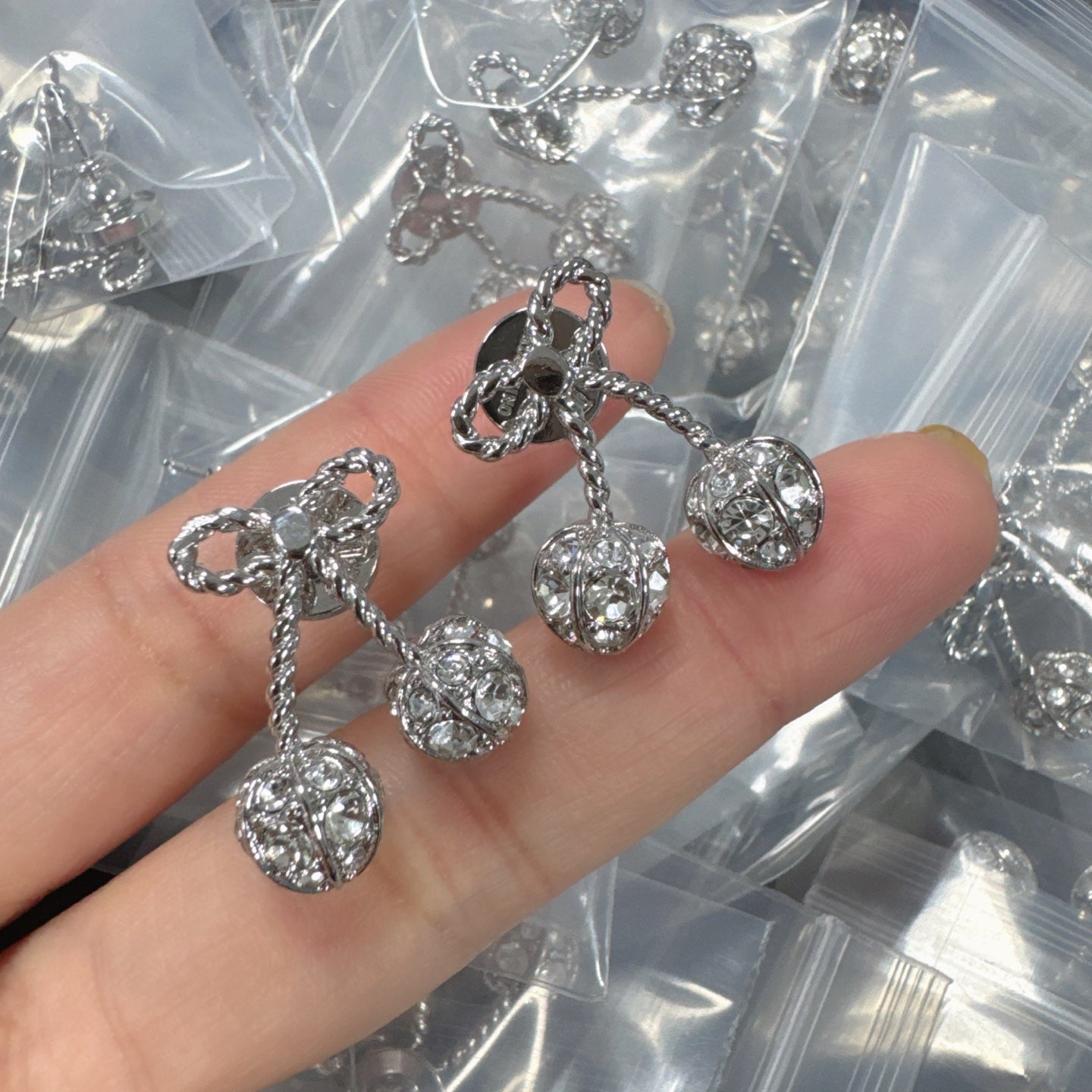 X1Q85VL109X Popular Necklace. Earrings