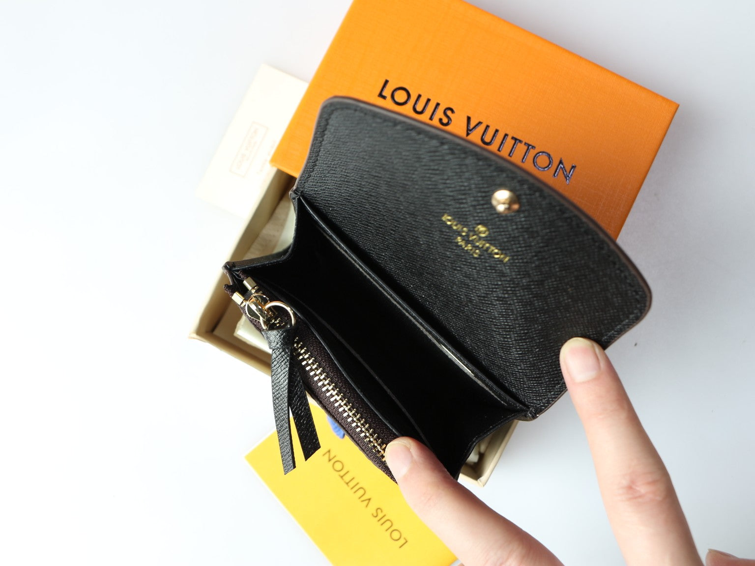 B1R15E124 Popular leather Wallets