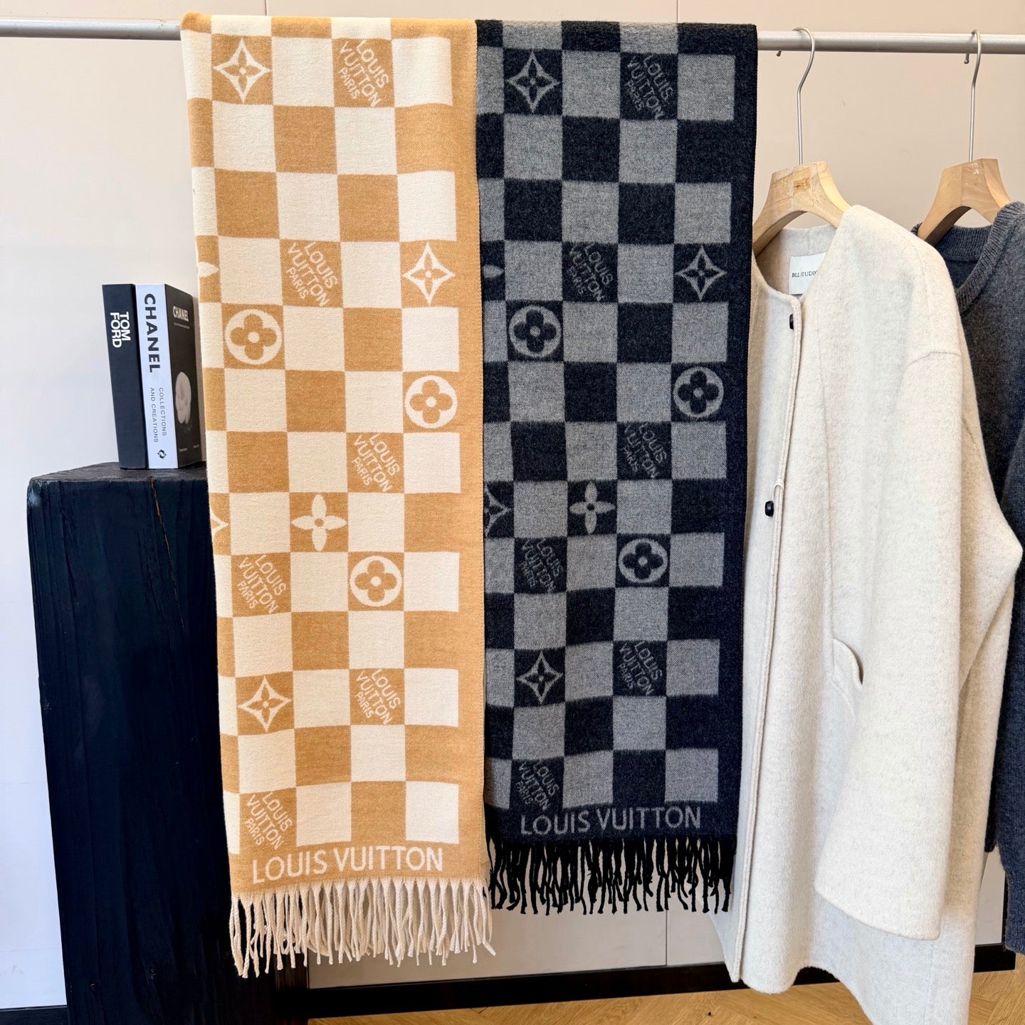 W1R86E22 Popular Winter Scarves