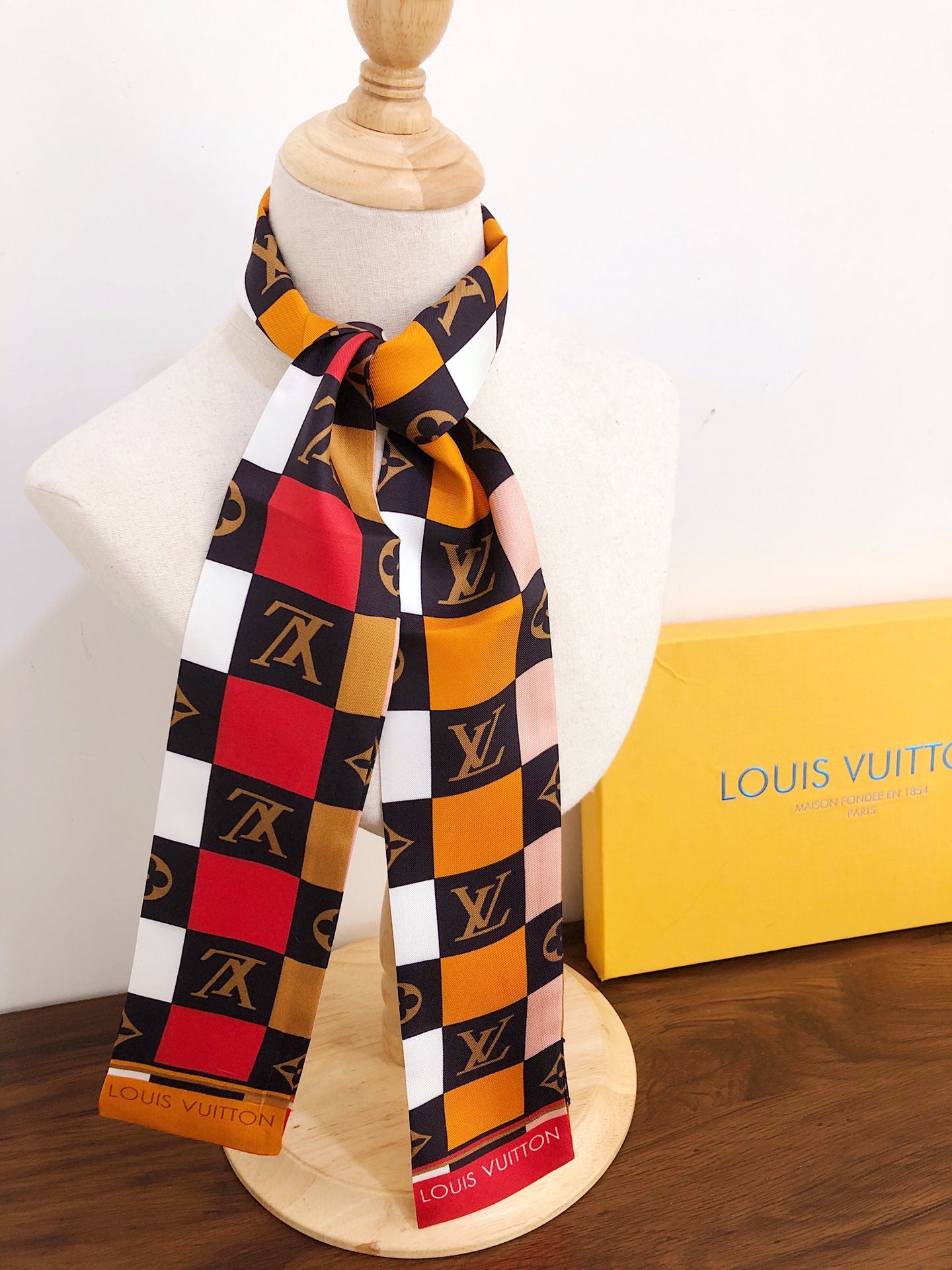 W1Z25E177  Popular Silk Scarve