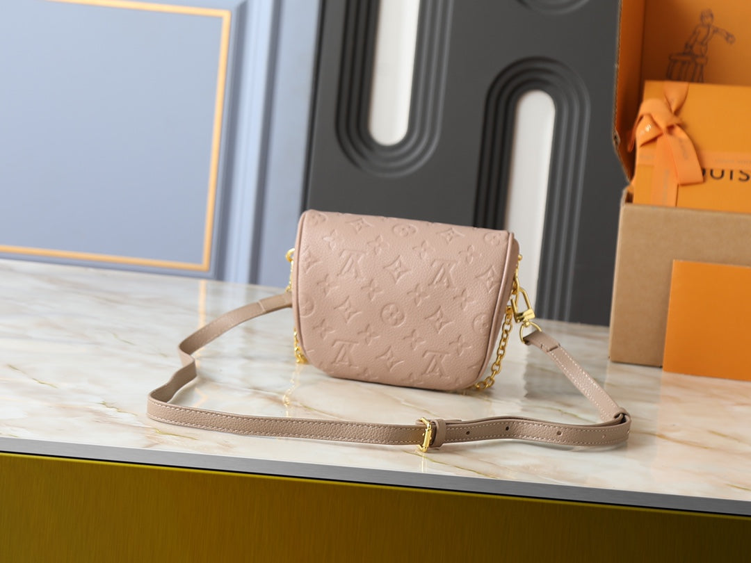 B1P46E72 Popular leather bag