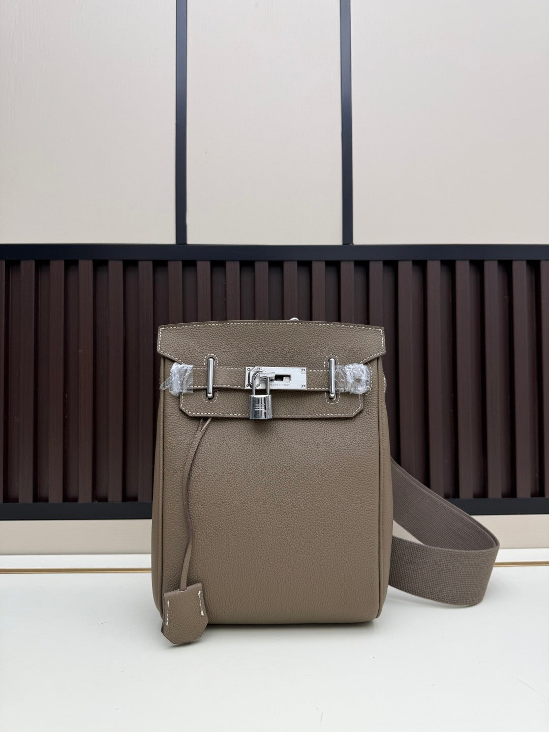 B1P36H45 Popular leather bag