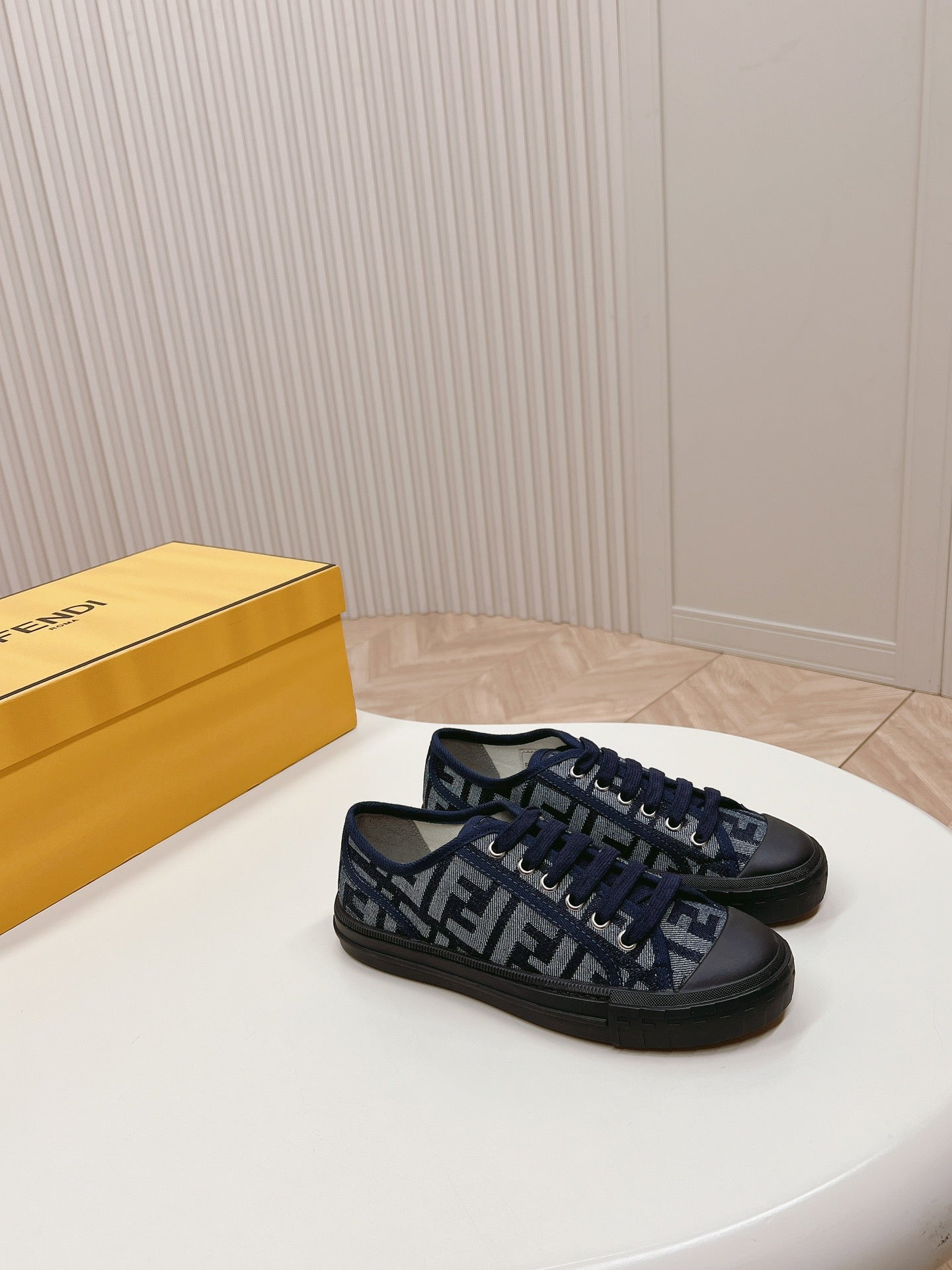 Z2Q105F423 Popular high-quality Shoes