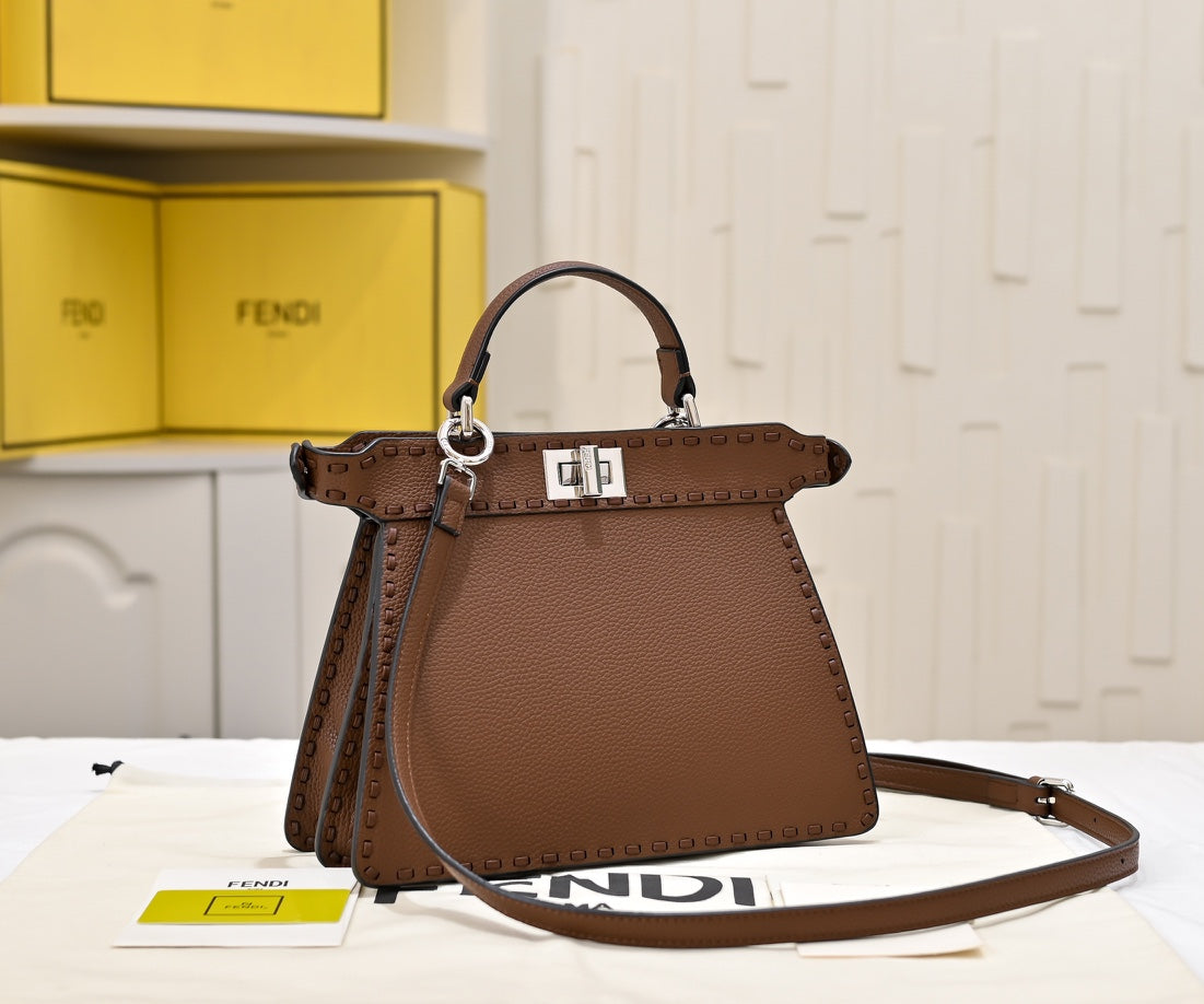 B1R115F136 Popular leather bag