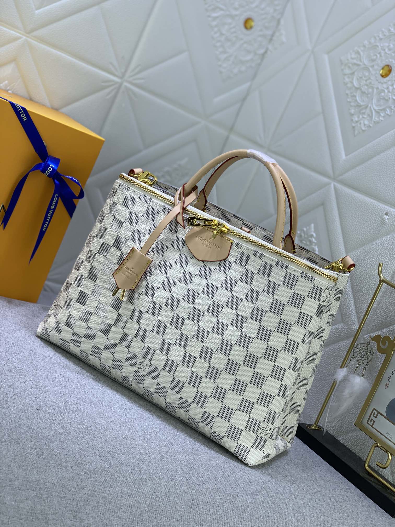 B12X44E330 Popular   leather bag 