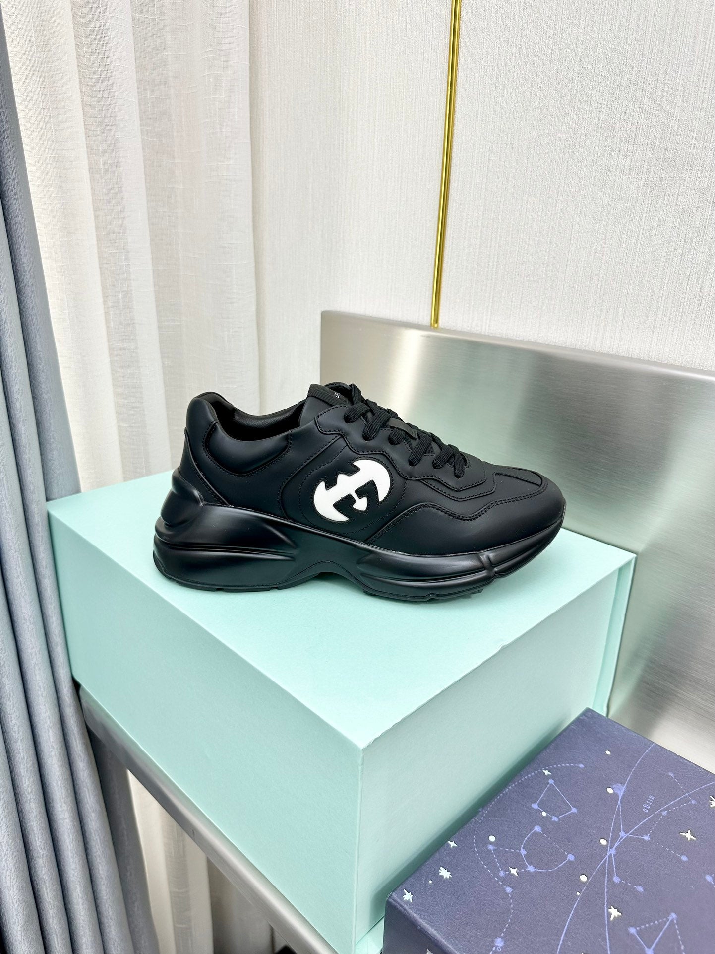 Z2Q95B152  Popular high-quality Shoes