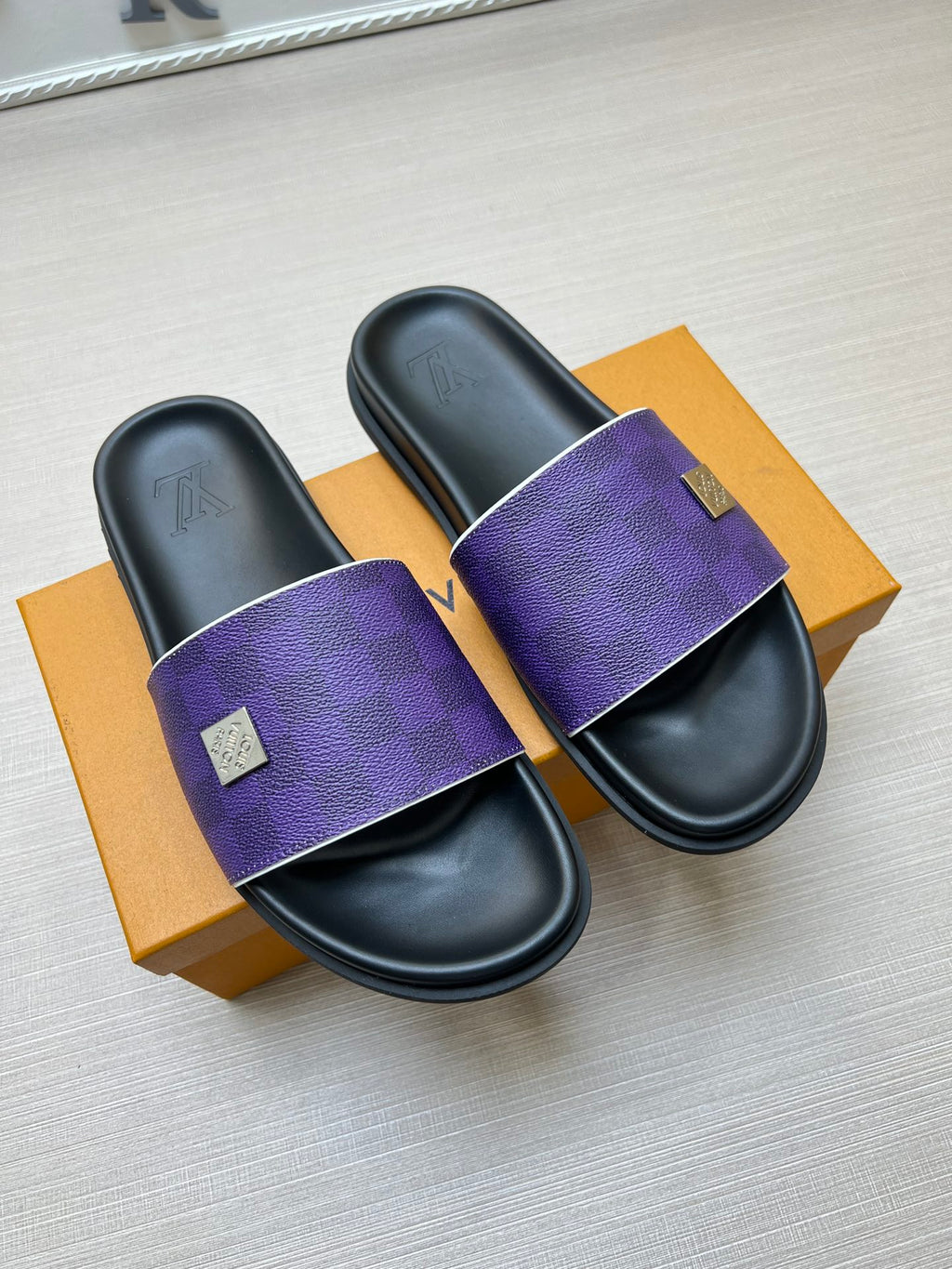 Z5ZE69 Popular slippers