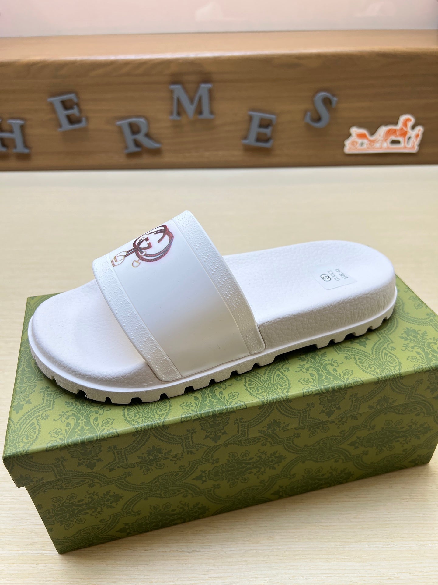 Z5R76B1 Popular Slippers