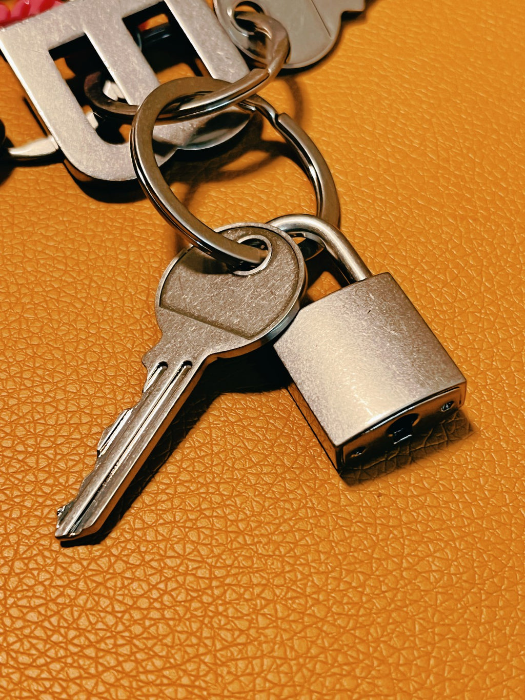 A1Z84J62  Popular Keychains