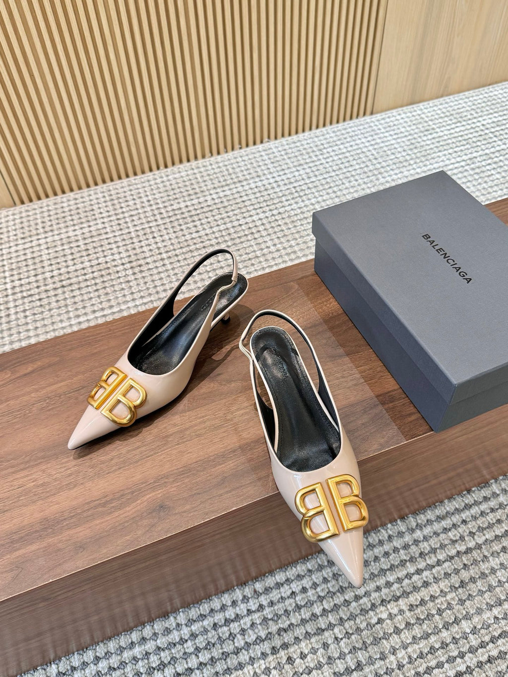 Z2Q55J45 Popular  leather High heels