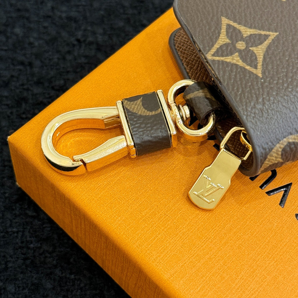 A1Z105E11 Popular bag 's charms accessories