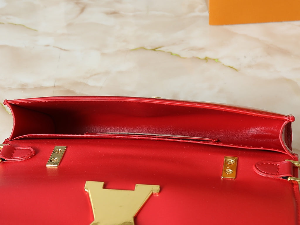 B1R15E145 Popular leather bag