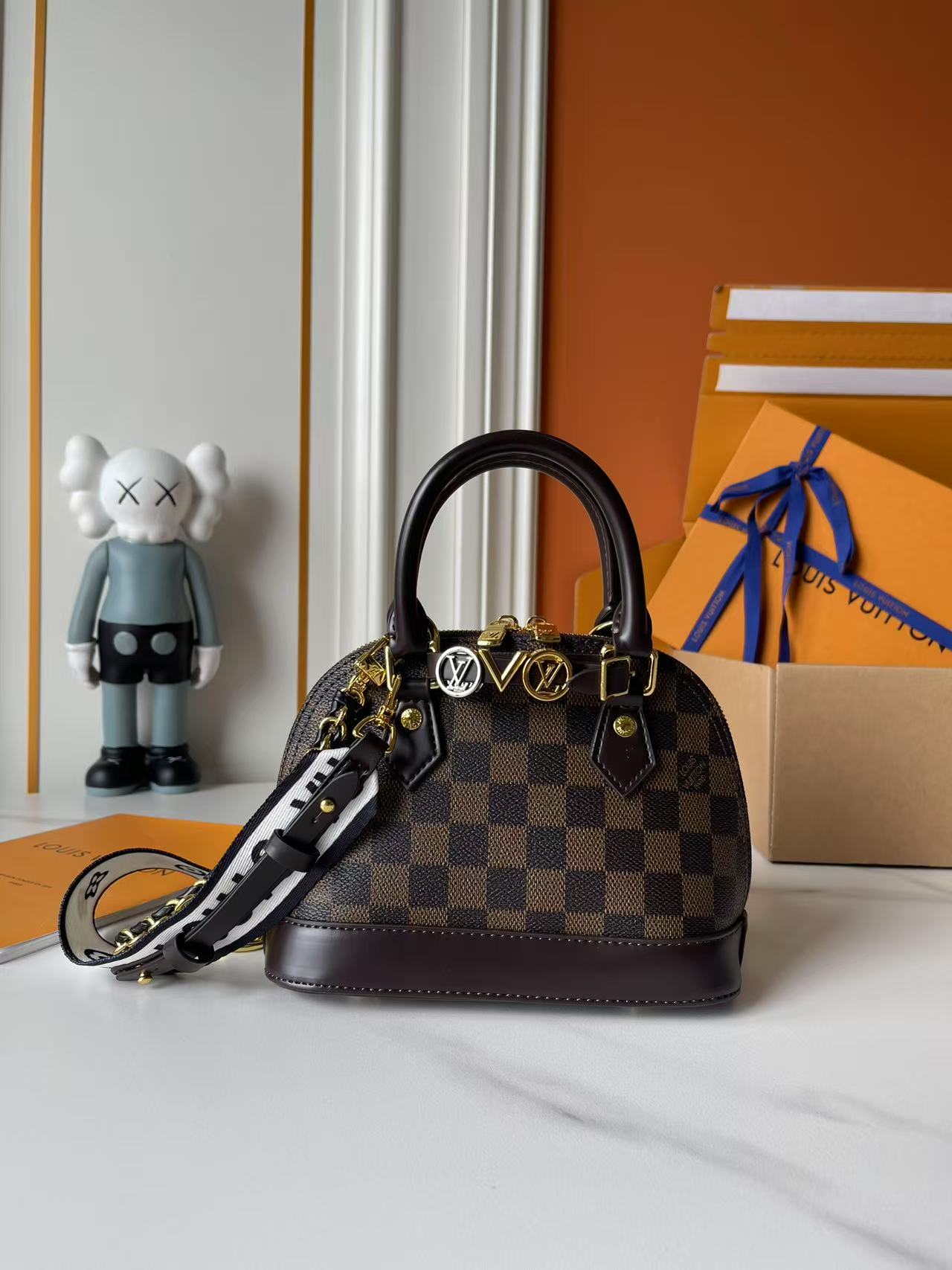 B1P46E95 Popular leather bag
