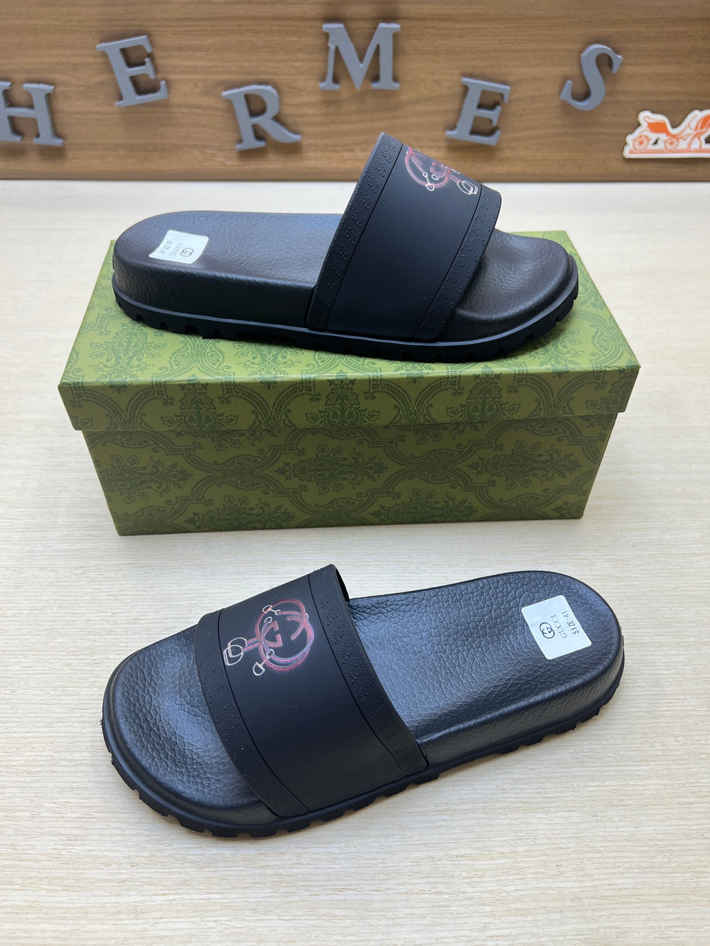 Z5R66B25 Popular Slippers