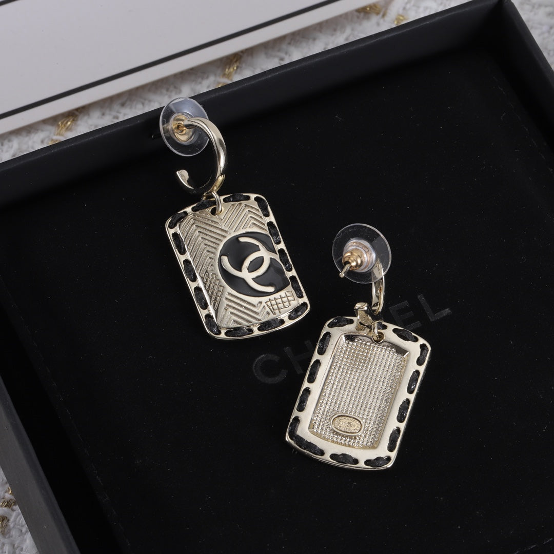 X1Z54C311E Popular Earrings
