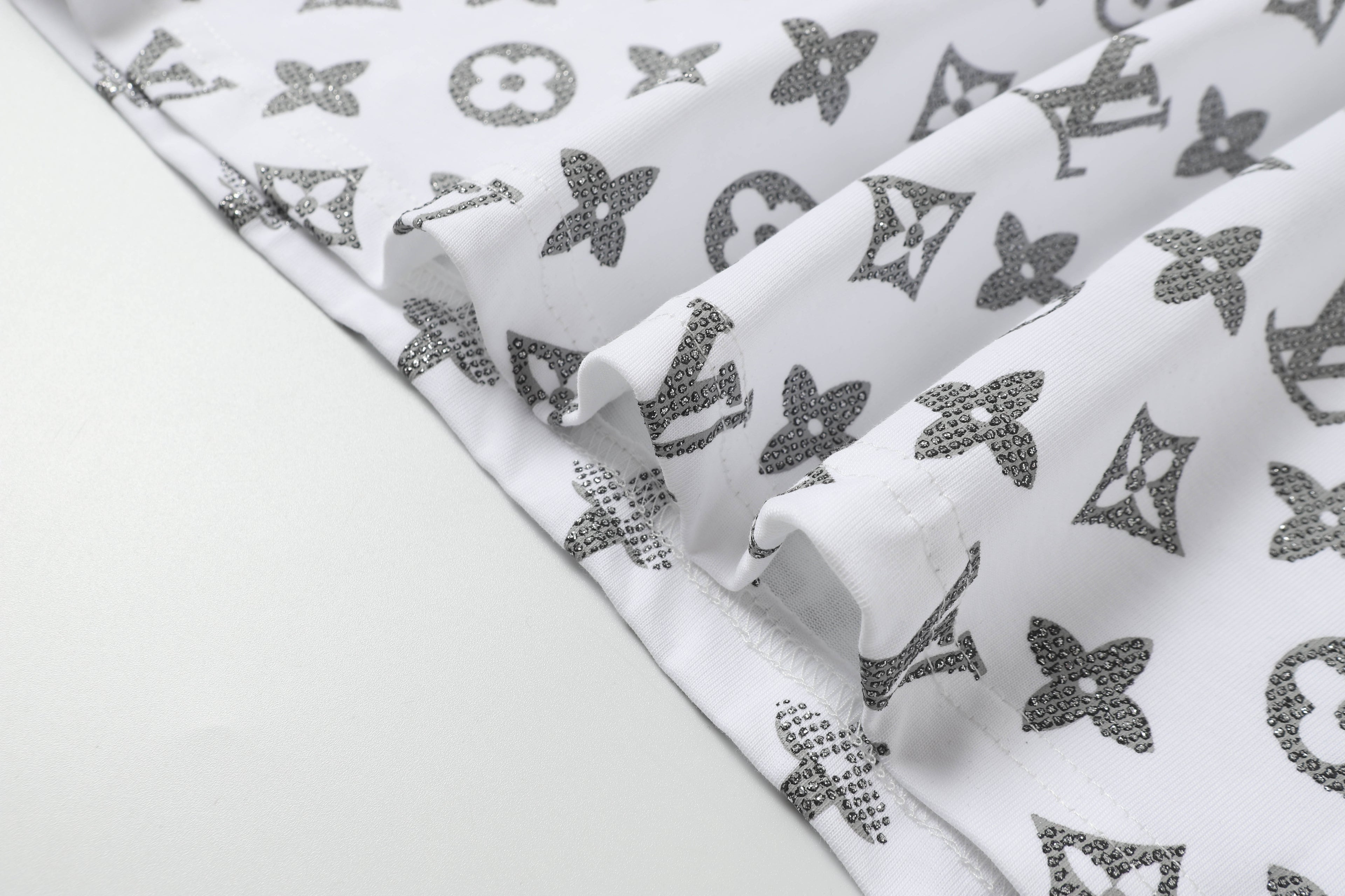 U1R45E152 Popular T-shirt