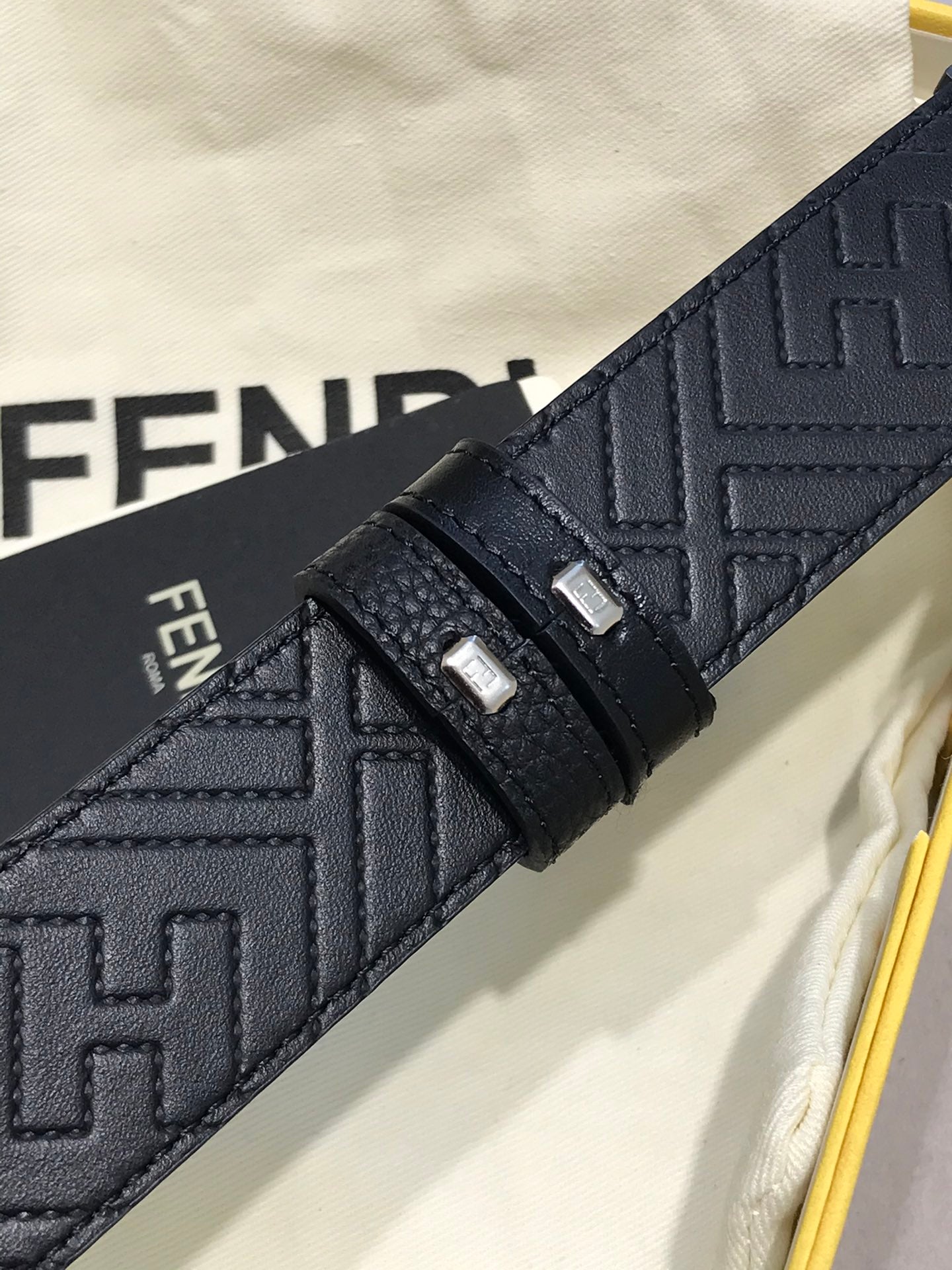 P1Q64F85 Popular  High quality belt With full package