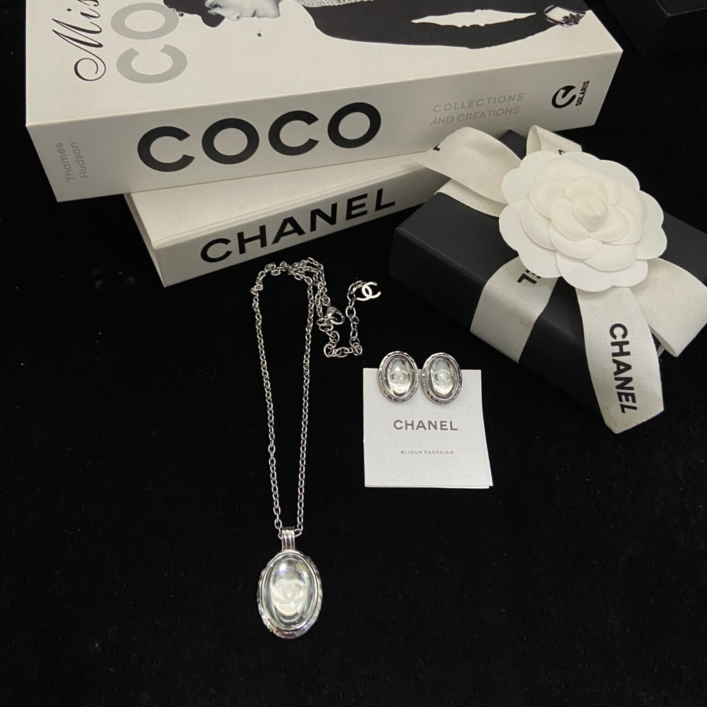 X1Q85C233X Popular Necklace. Earrings