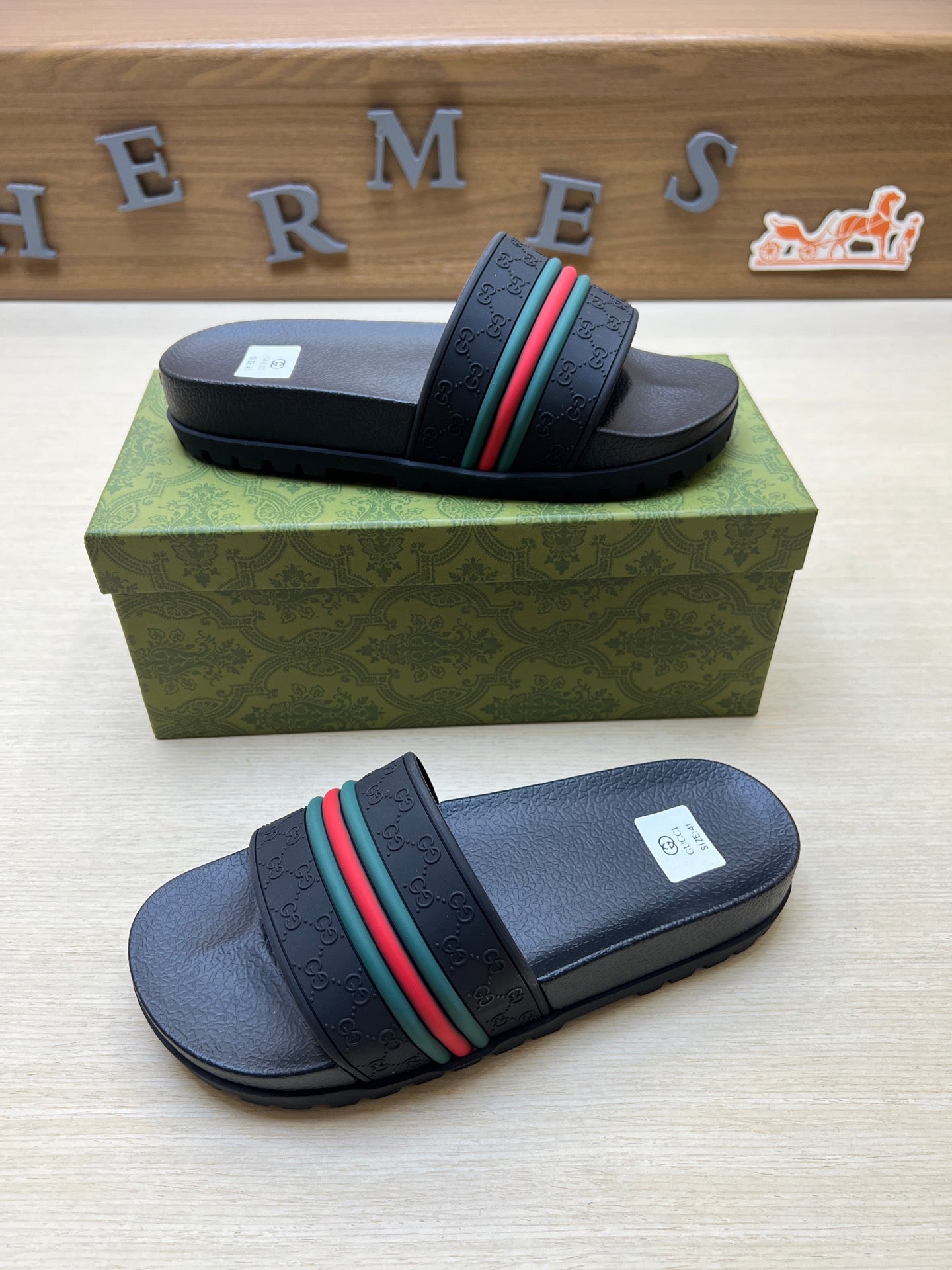 Z5X76B7  Popular slippers