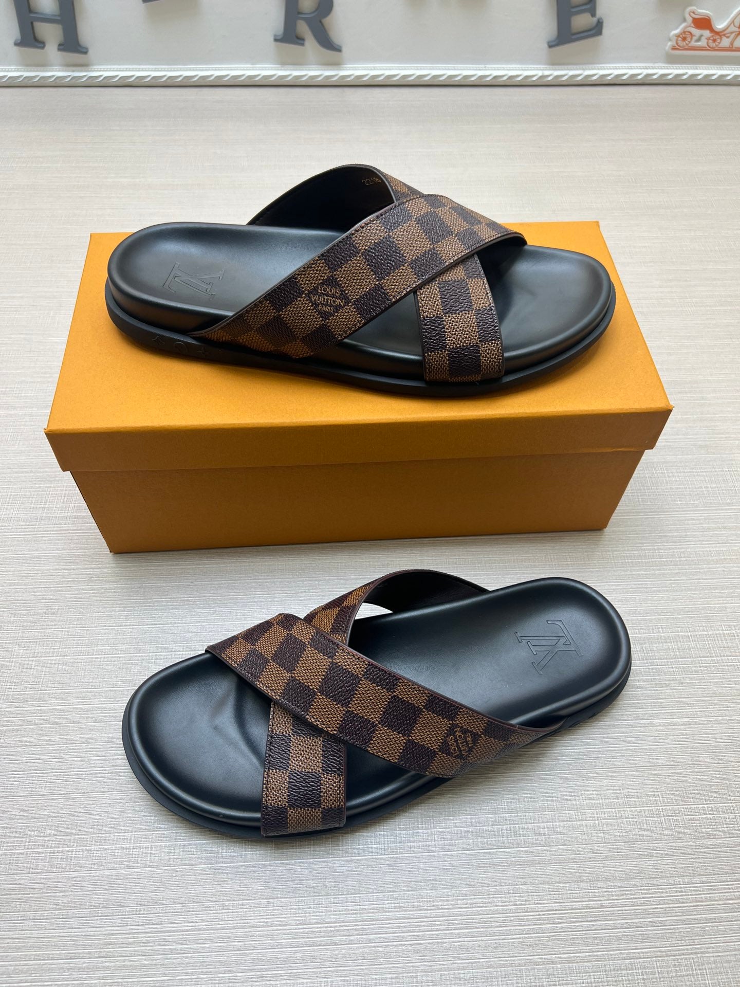 Z5ZE60 Popular slippers