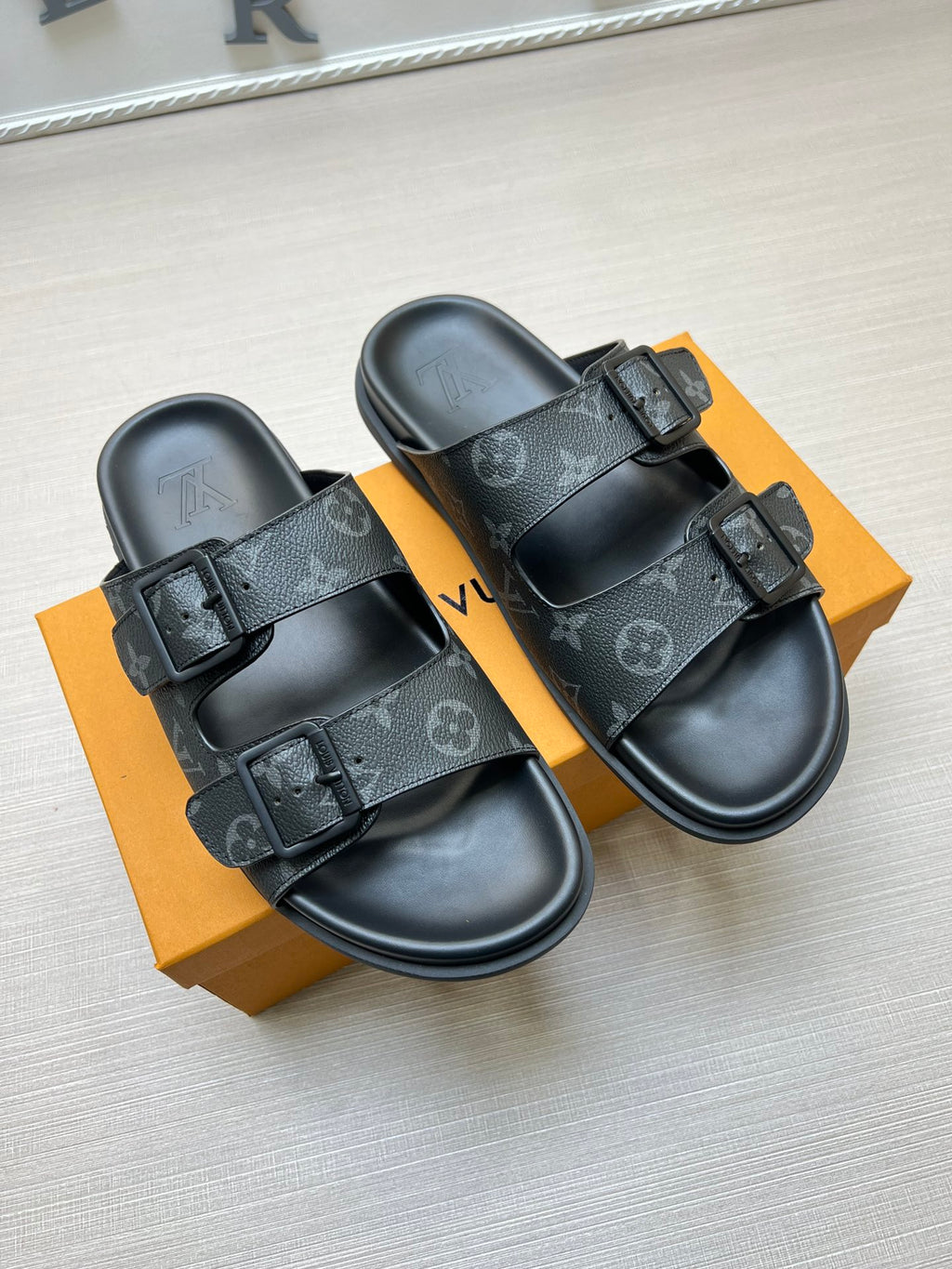 Z5ZE56 Popular slippers
