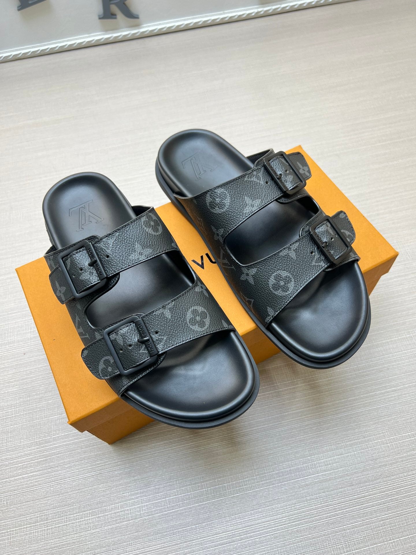 Z5ZE56 Popular slippers