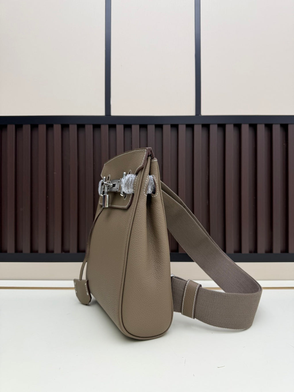 B1P36H45 Popular leather bag