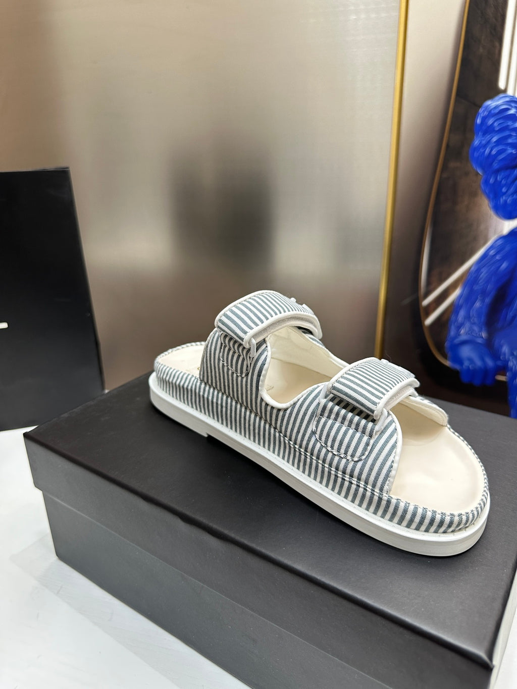Z1R45C1  Popular sandals