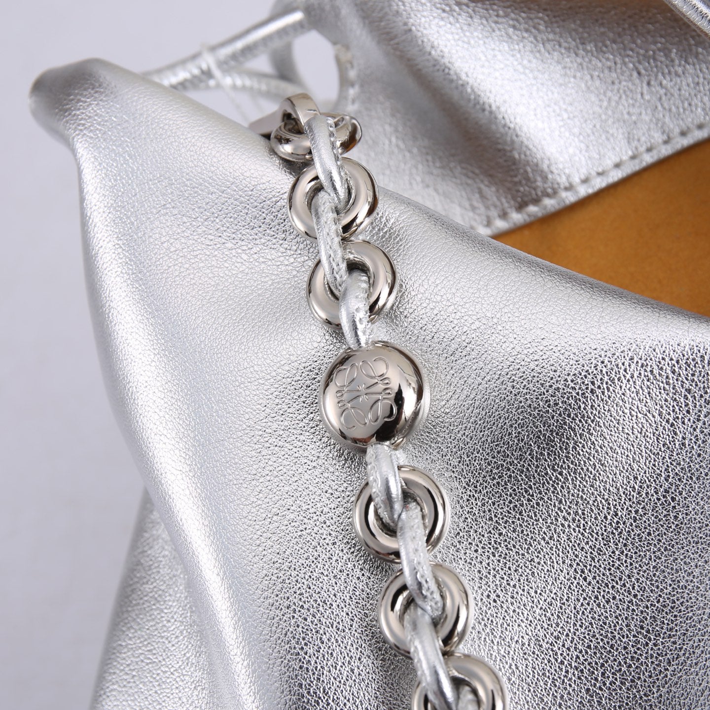 B1R66A9 Popular leather bag