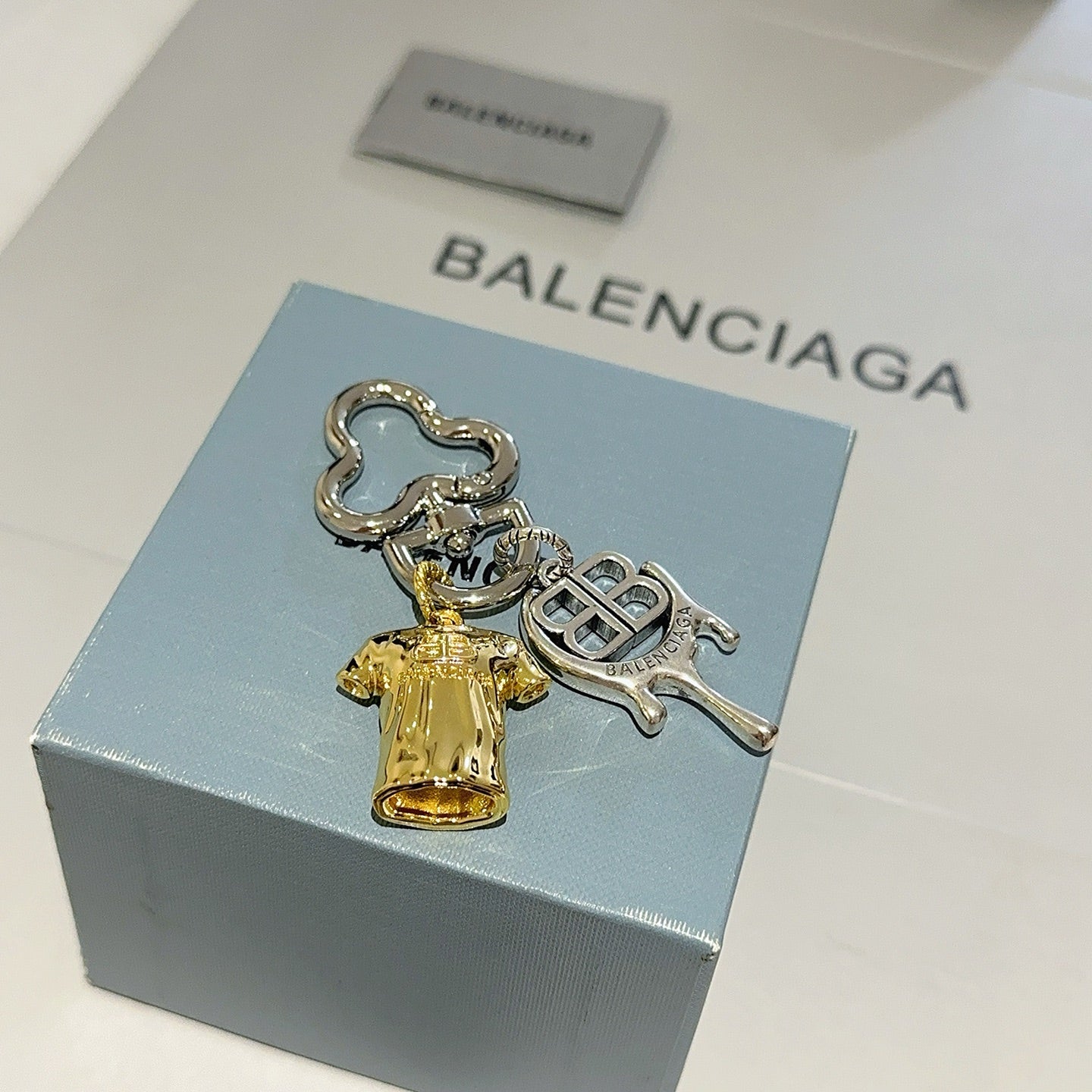 A1Z105J74   Popular bag 's charms accessories