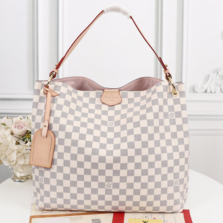 B1P11E84 Popular leather bag 