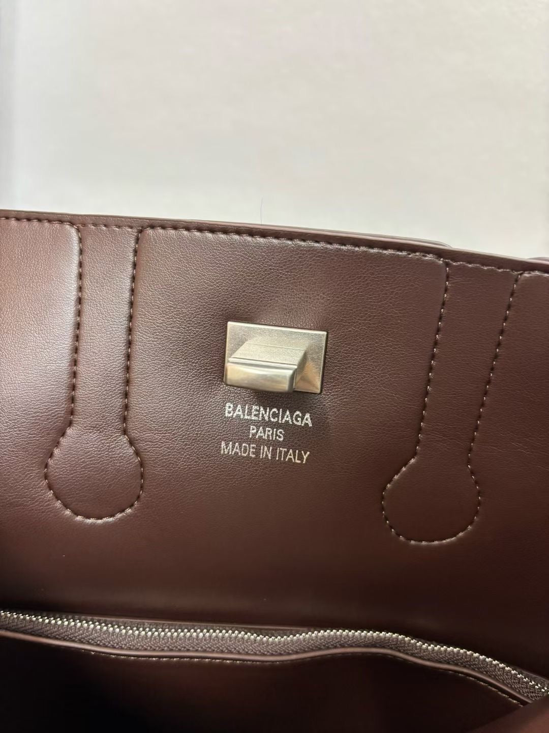 B1P36J121 Popular leather bag