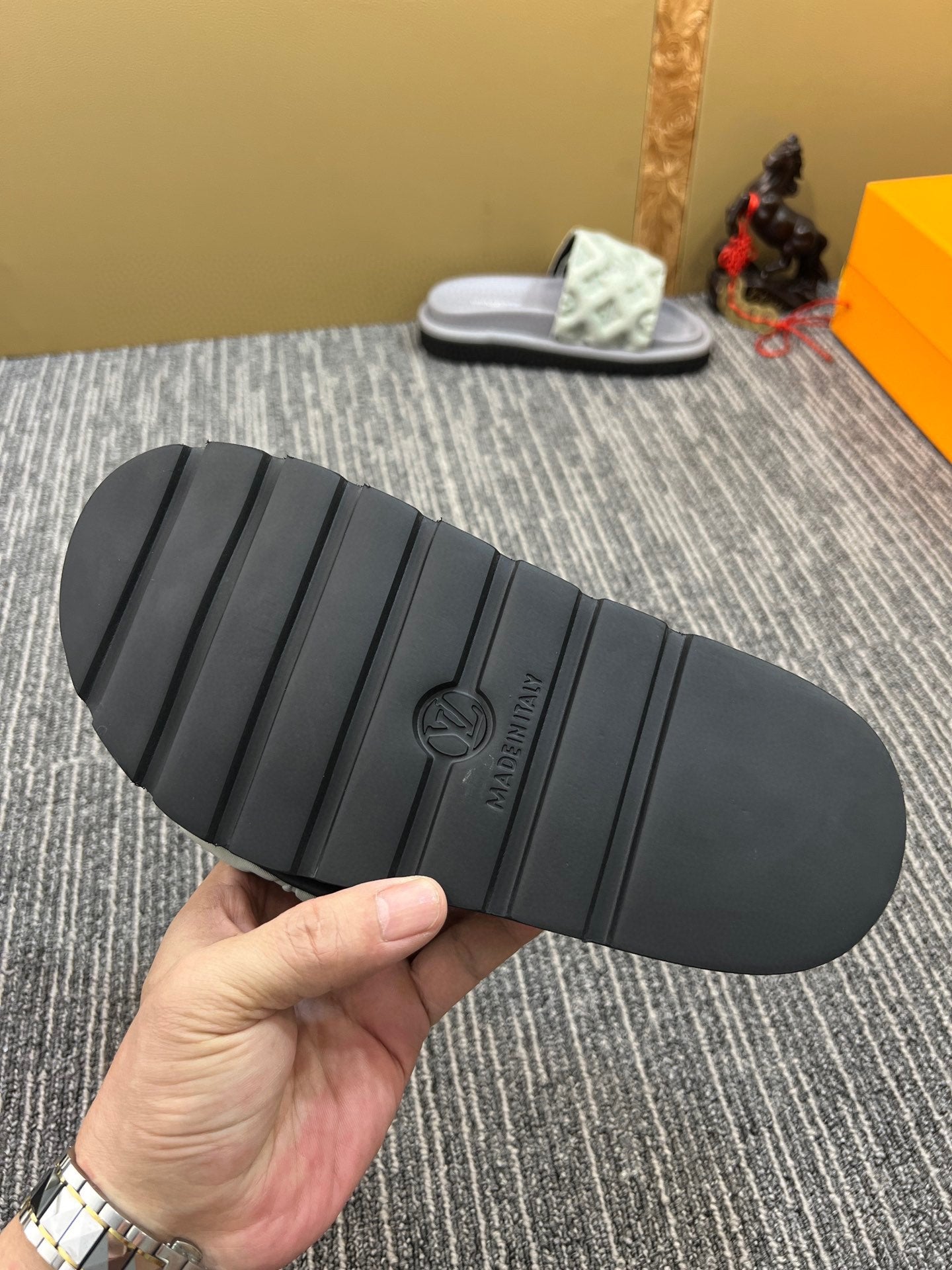 Z5XE119 Popular leather quality Slippers