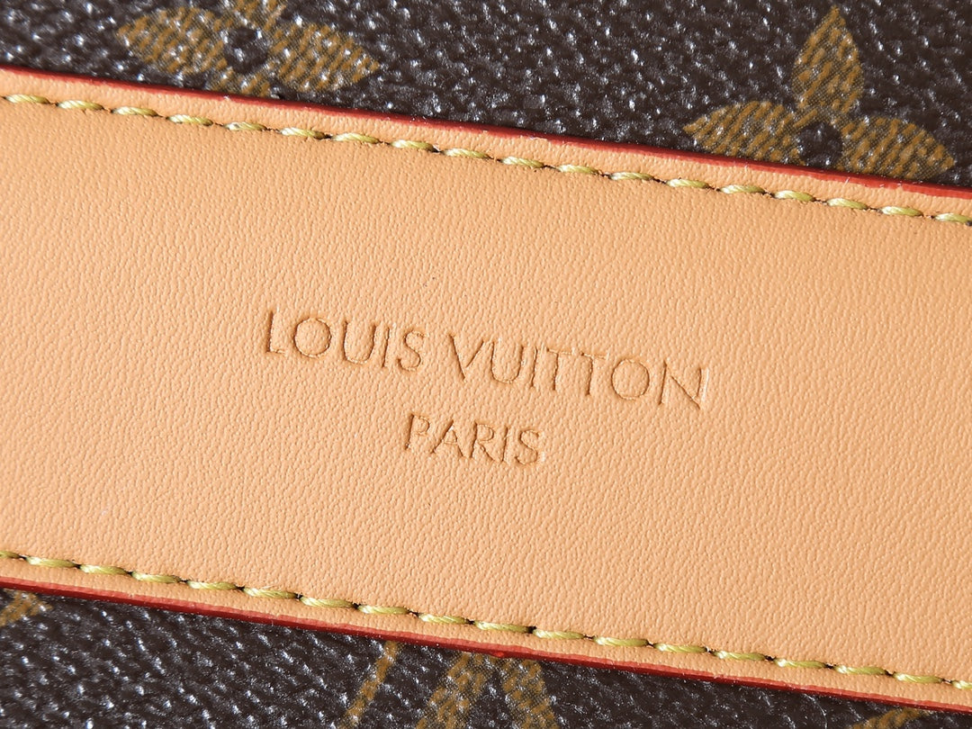 B1R76E56 Popular leather bag
