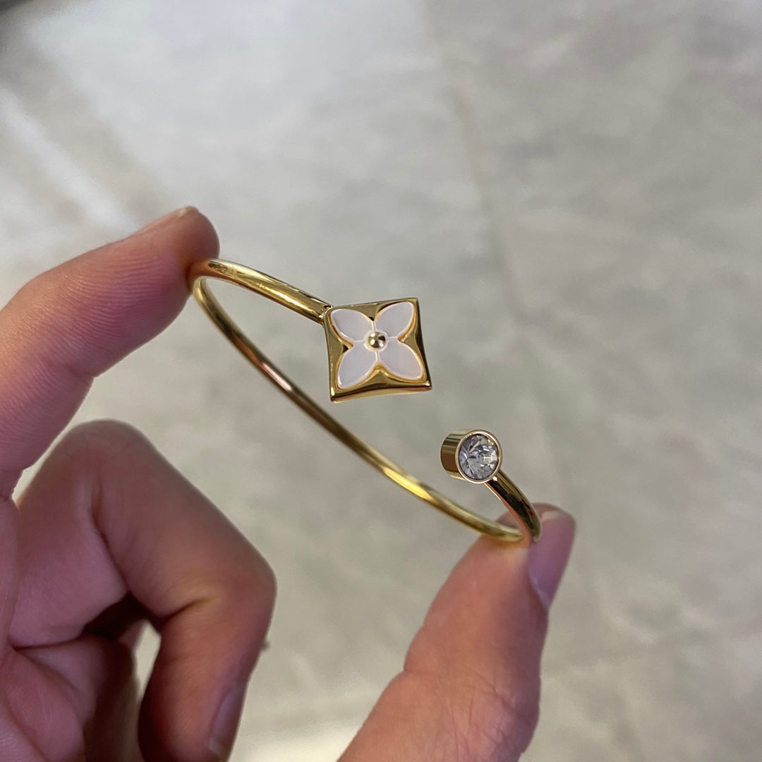 X1Q85E52K  Popular Bracelets