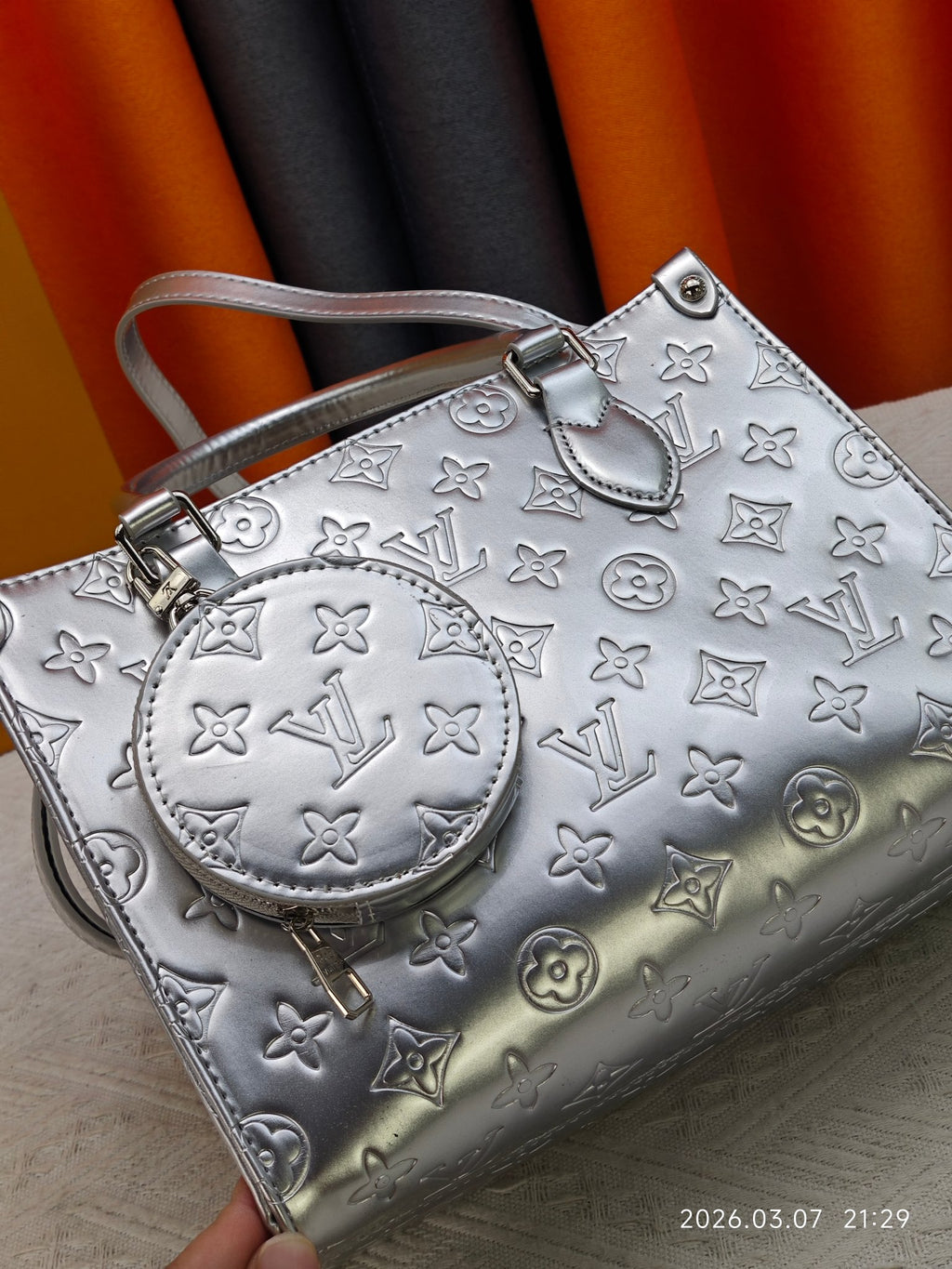 B1P36E34 Popular leather bag