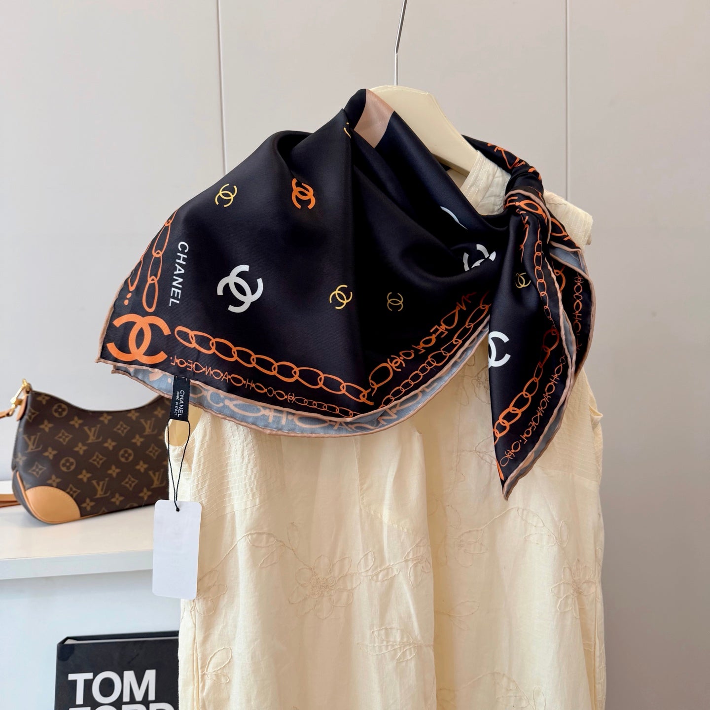 W1N4610 Popular Silk Scarve