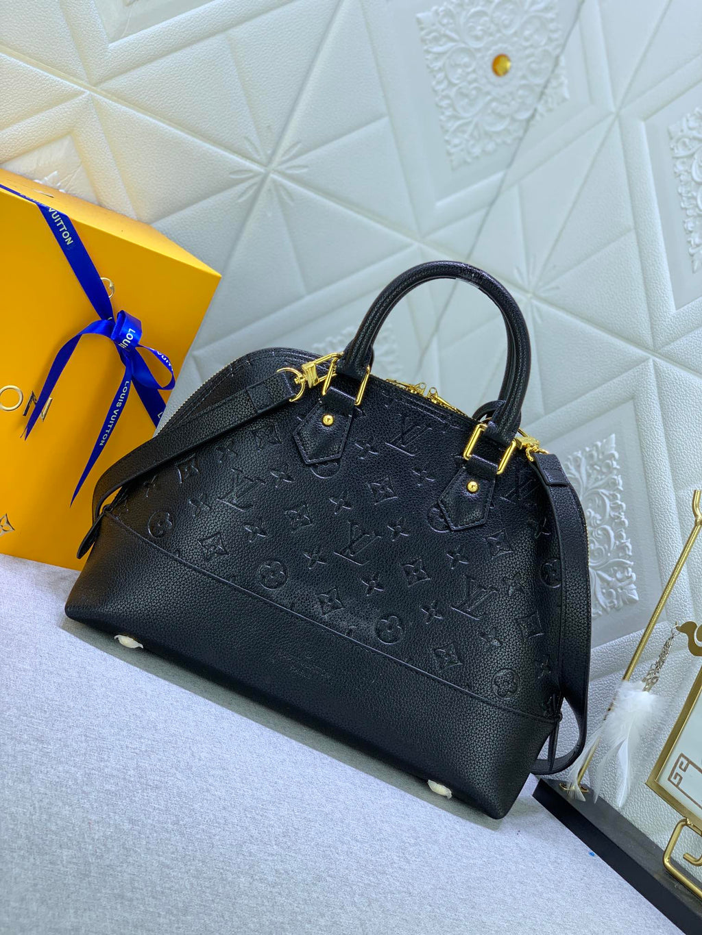 B12X44E319 Popular  leather bag 