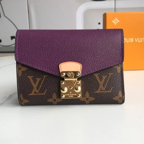 B1P20E10 Popular leather wallets