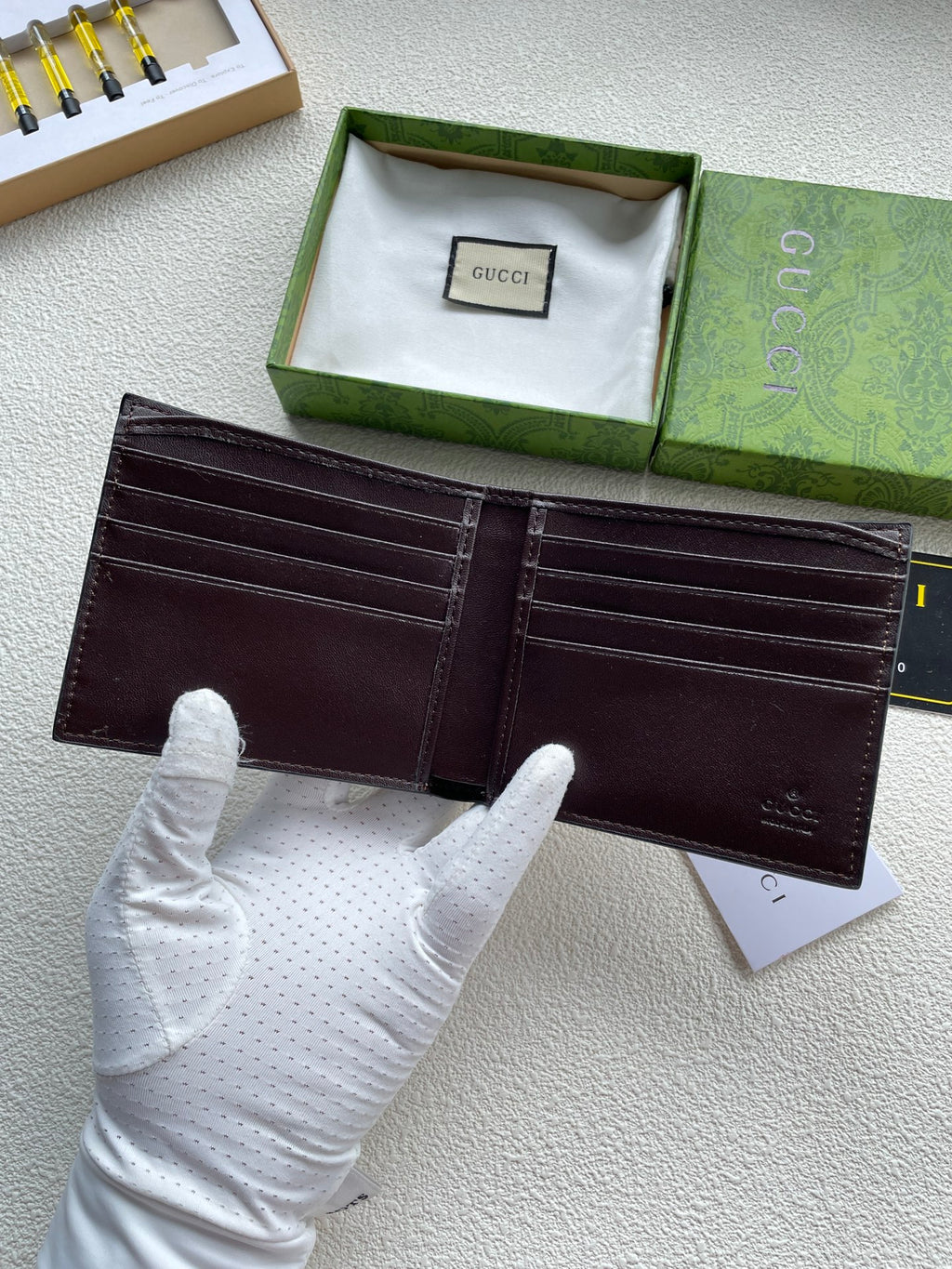 B1X56B9 Popular leather wallets ( with full packaging )