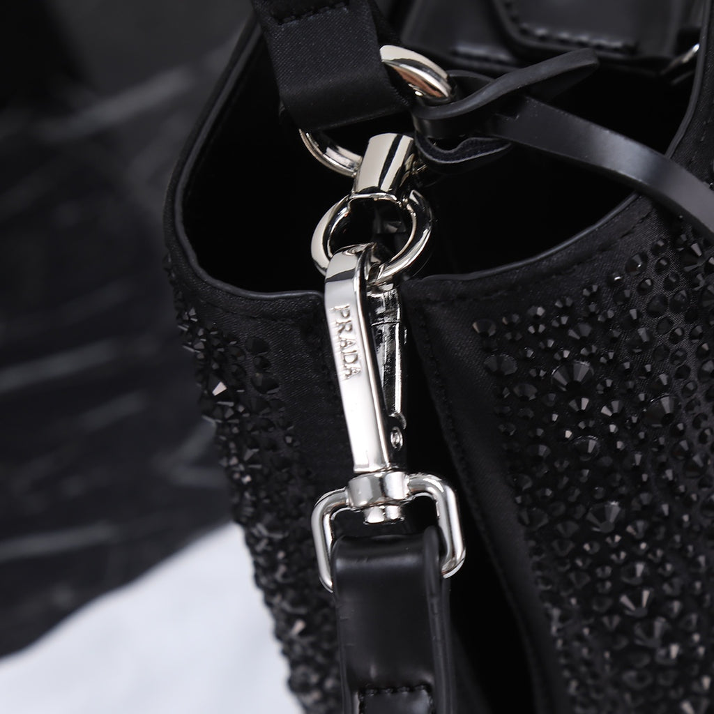B12X44P265 Popular leather bag 