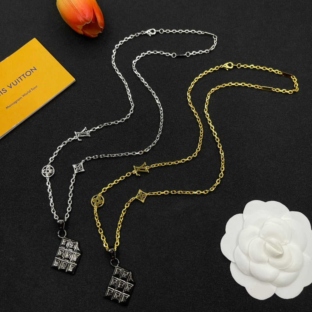 X1Q85E129X Popular Necklace