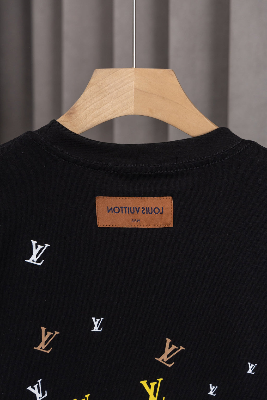 U1W25E1  Popular T-shirts