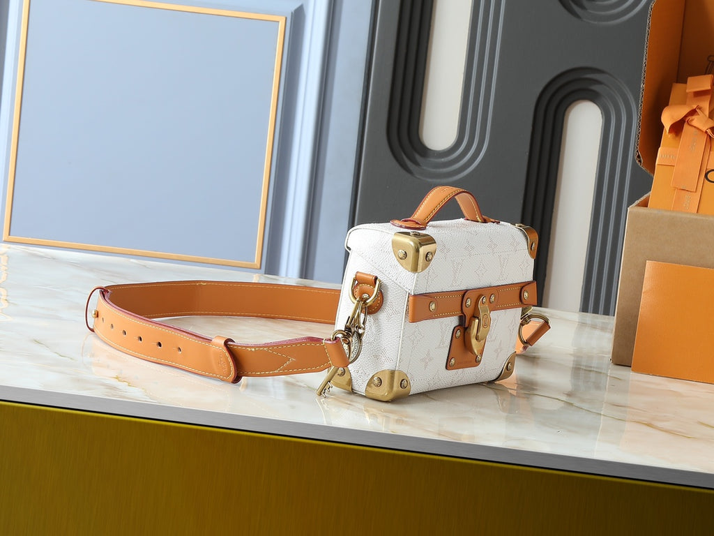 B1R15E47  Popular  leather bag
