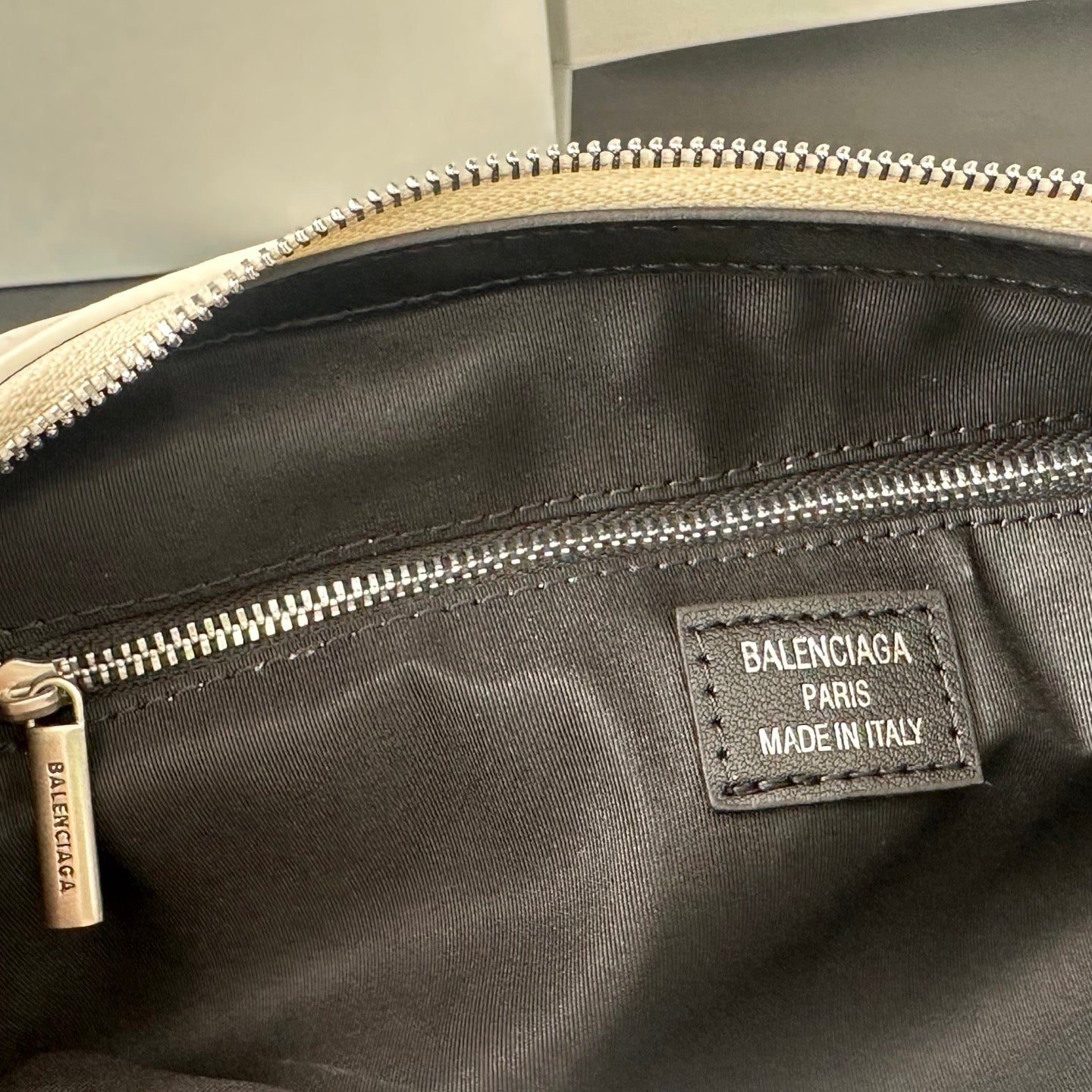 B1P36J120 Popular leather bag