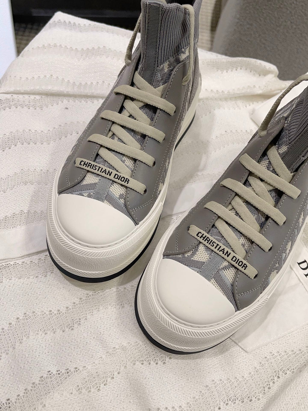 Z2Q105D427 Popular high-quality Shoes