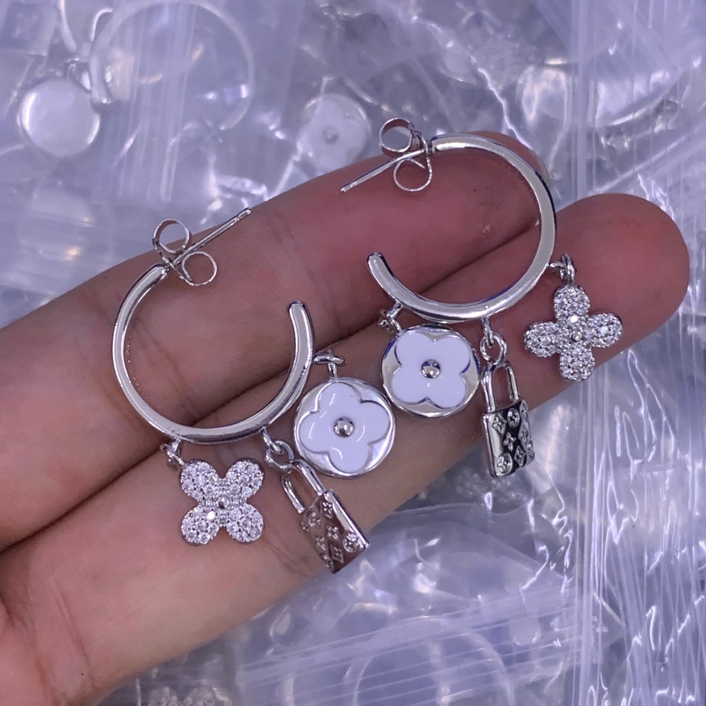 X1Z95E82E Popular Earrings