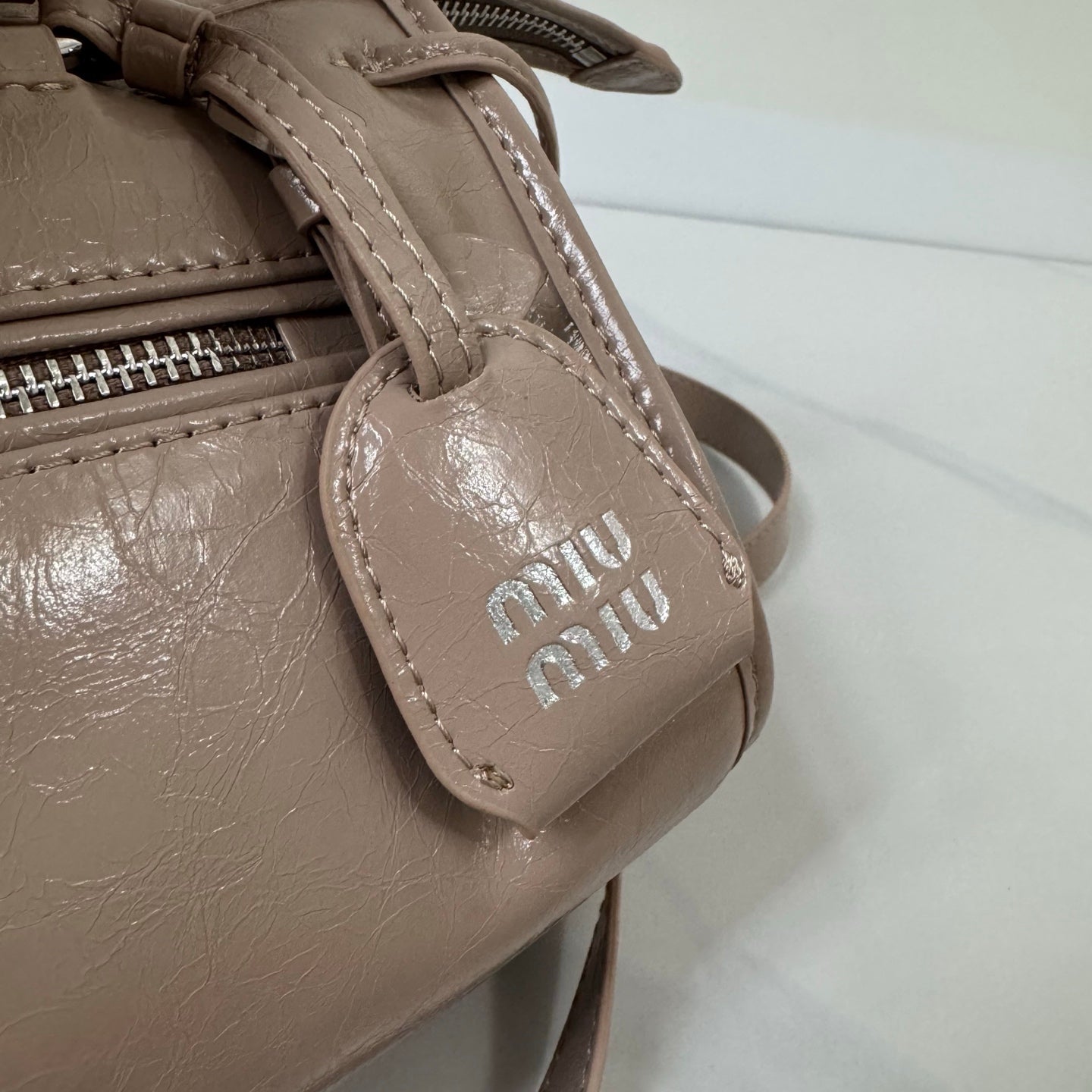 B1R76A21 Popular leather bag