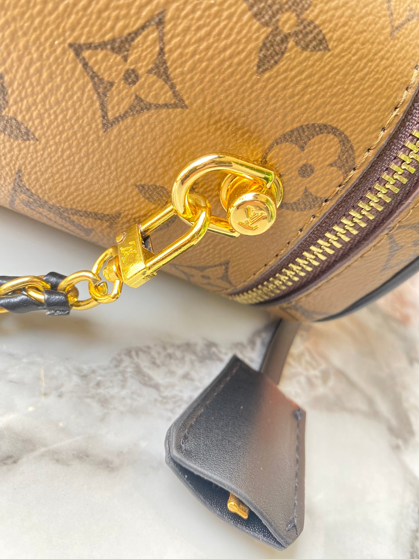 B12X43E121 Popular   leather bag 