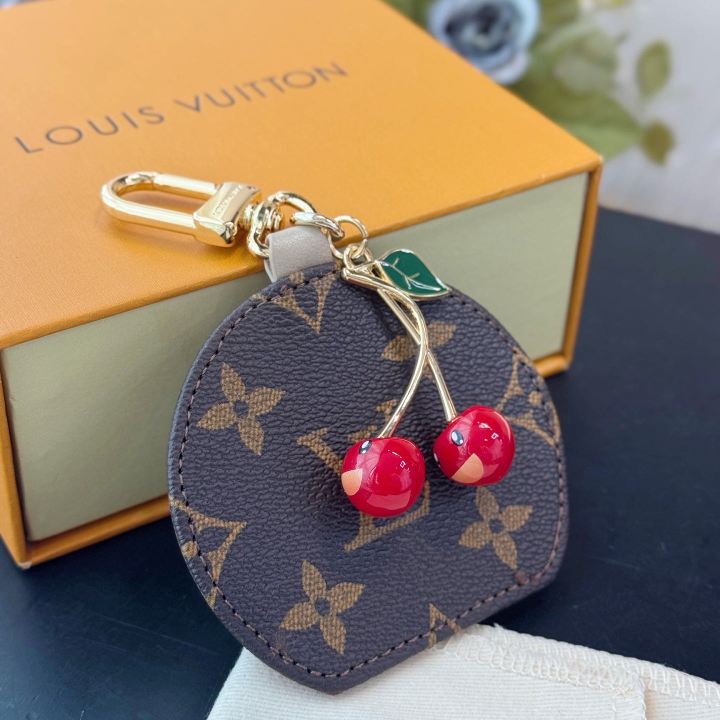 A1Z105E100 Popular bag 's charms accessories